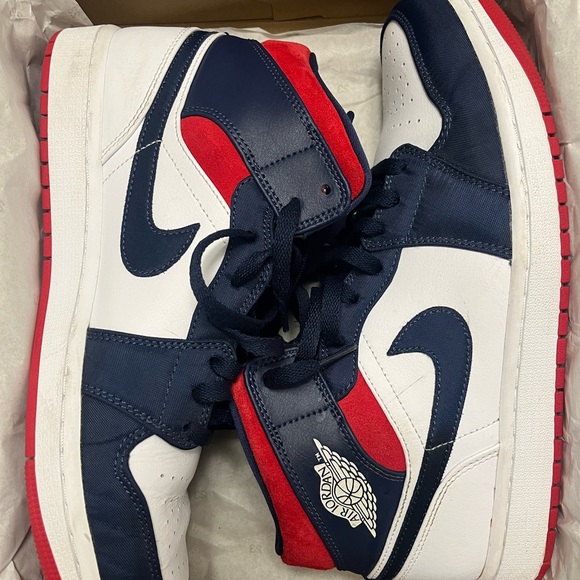 Jordan 1 Mid SE USA - Picture 3 of 5